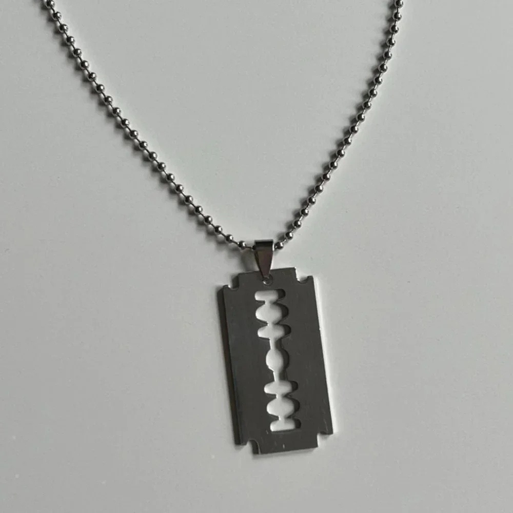 Y2K 2000s silver razor blade pendant chain necklace